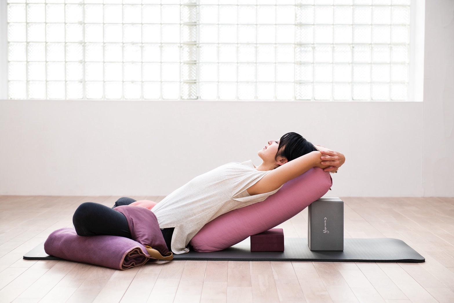 仰向けの合せきのポーズ