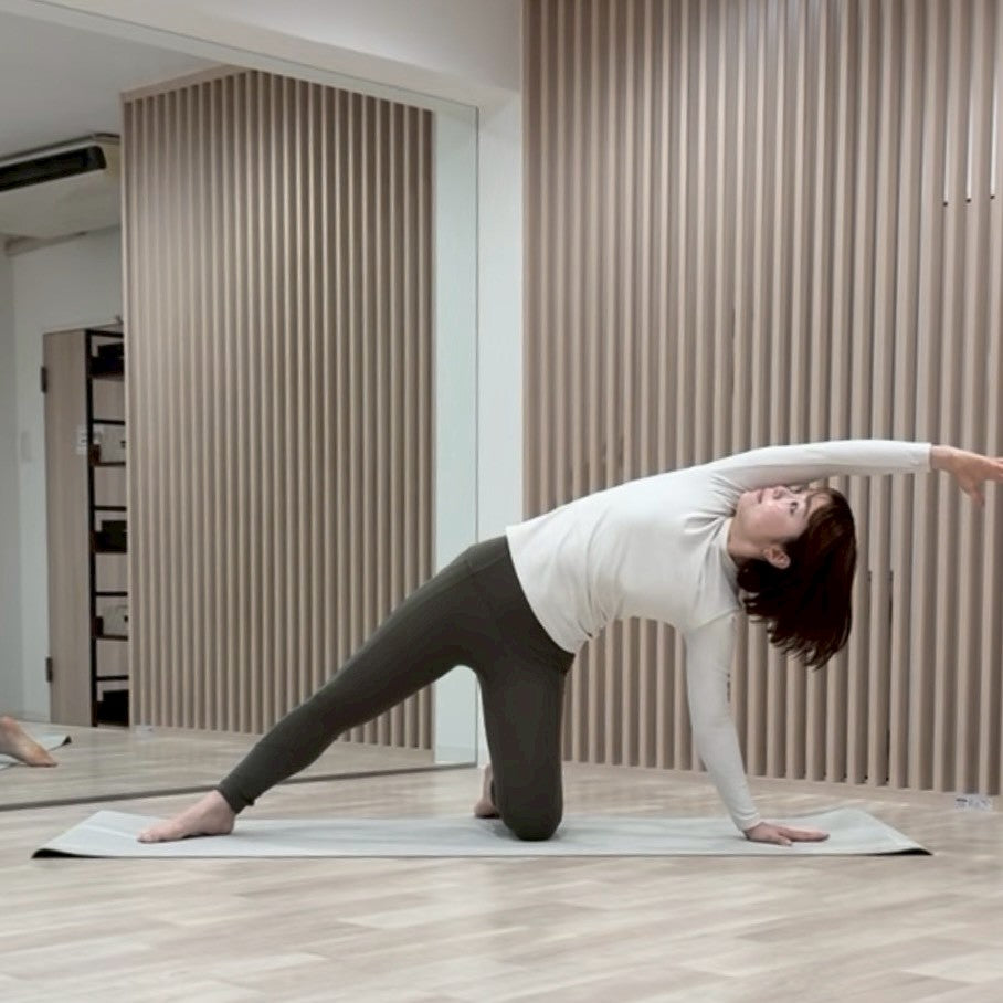 アルダマンダラーサナ（半円のポーズ）